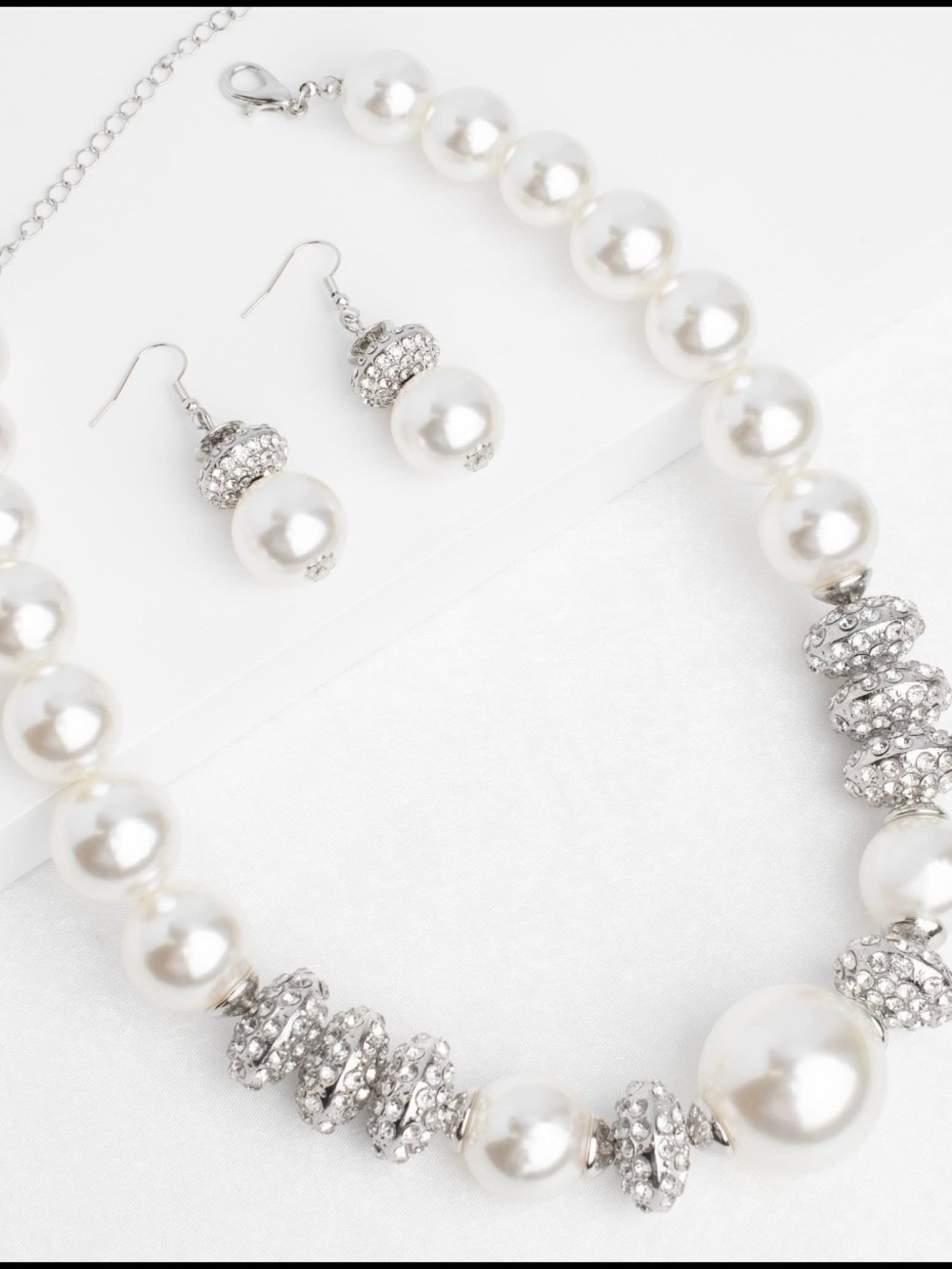 Elegant Pearl and Crystal Statement Necklace & Earrings Set - White Pearls 2022